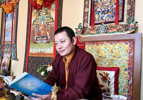 Rinpoche w blue book